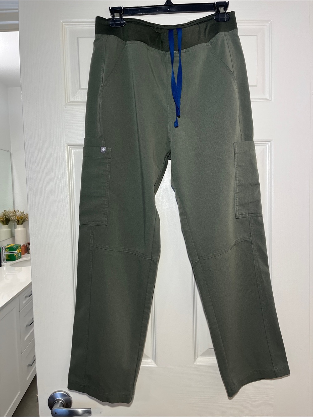 Figs Olive Men's Axim Cargo Scrub Pants